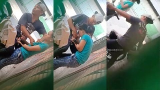 Kios Kosong Untuk Berteduh